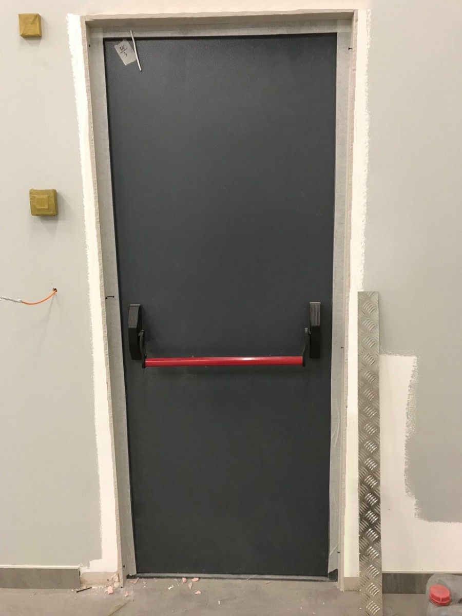 Однопольная дверь с антипаникой